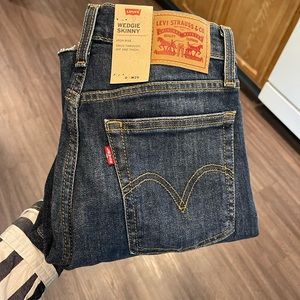 NEW Levi Wedgie Skinny Denim Jeans - Size 25/0